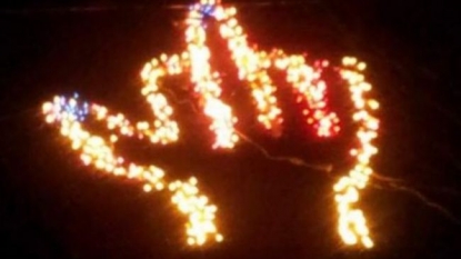 Weird Christmas message for neighbors, showing middle finger