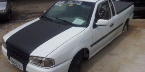 Workers cemented the car when driver refuses to move it