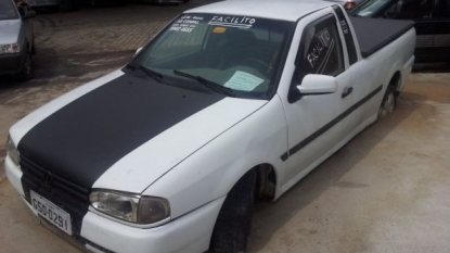 Workers cemented the car when driver refuses to move it