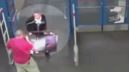 Thief stole a TV and ran away using his skateboard, captured on CCTV