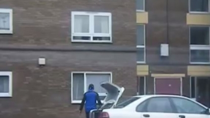 Delivery boy delivers pizza to the customer on second floor using his special skill