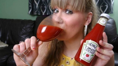 Weird Addiction: Girl eats almost 75 KG of tomato ketchup every year