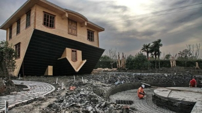 Artists have created amazing upside-down house for tourists