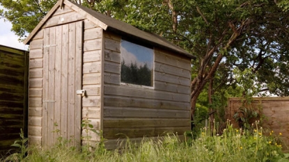 Husband locked wife in a shed for singing “Ding Dong, the witch is dead”