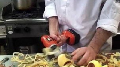 Chef secret revealed: he uses a ‘power drill’ to peel off the apples faster