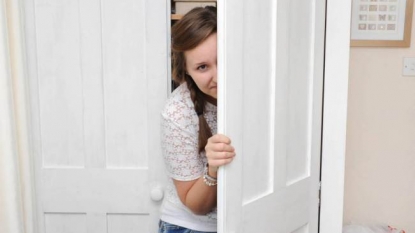 Fear of ‘wardrobe’ made a girl laughing element before family and friends