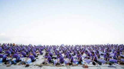 Thousand masseurs gathered at a place to make a world record massage session