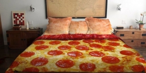 Artist created amazing pizza bed that will leave you watery mouth in night