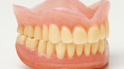 Burglar got arrested after he left accidentally his false teeth at the scene