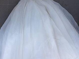 Husband posted cheat wife’s wedding dress on online selling website