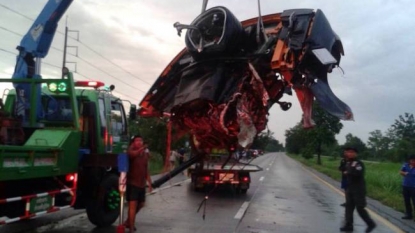 Lamborghini Gallardo got divided into two pieces after a high-speed accident