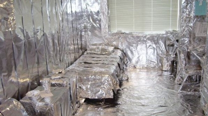 Student wrapped the whole room with tin foil in an awesome prank