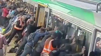 Hundreds of passengers pushed a train to save a man