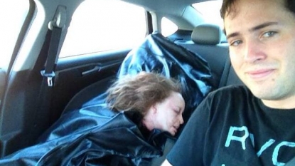 An image went viral in which a man was taking photo with his girlfriend’s corpse