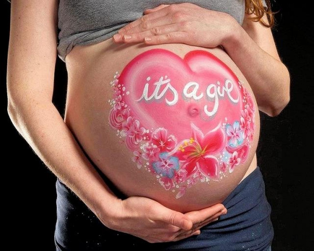 Artist shows her amazing talent on pregnant bellies