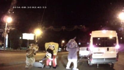 Mickey mouse and friends beats up the angry driver in very hilarious way