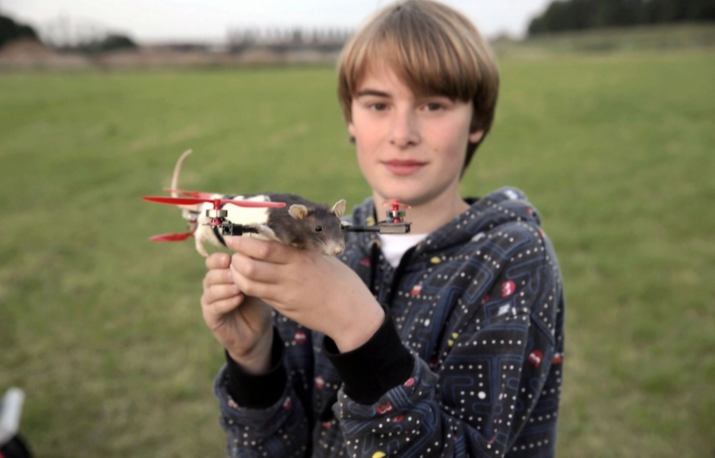 Pepeijn-with-his-flying-pet-rat