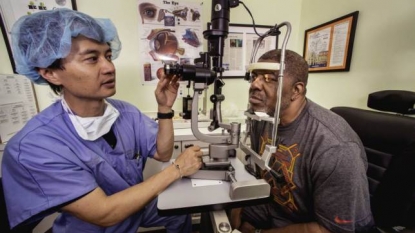 Man inked his eyeball with color to look like natural eyes