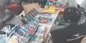 Woman thrown the burglar out of the shop