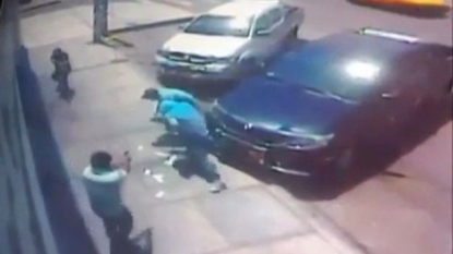 A businessman and security guards fools the thieves by throwing the cash on floor and then shooting them