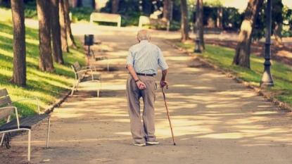 Man of age 85 was fined for crossing the street very slowly