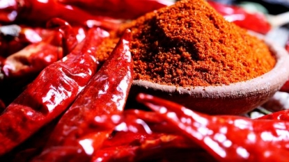 Prisoners managed to escape after throwing CHILLI powder in the eye of police