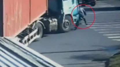 Cyclist survived miraculously after a truck moved over him