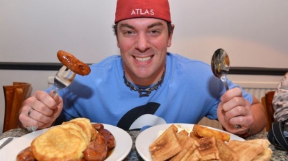 American man ate the heavy breakfast within 12 minutes in a café’s food challenge