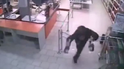 Epic fail of the dumbest thief who tried to jump the entrance barrier