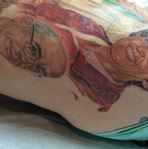 Artist create tattoo of his favorite characters over the wife’s leg