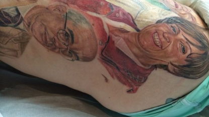 Artist create tattoo of his favorite characters over the wife’s leg