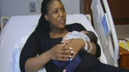 Doctor helped pregnant woman online in giving birth