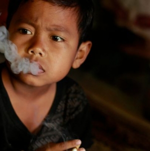 Boy of seven smokes 16 cigarettes a day