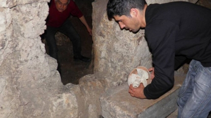 Man discovered ancient tomb after went to fix the broken toilet pipe