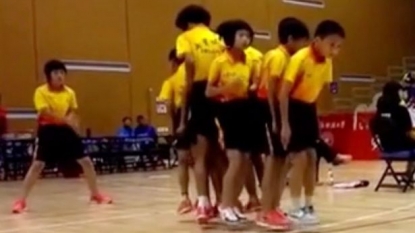 Schoolboys takes an amazing move by skipping around 200 times in a minute