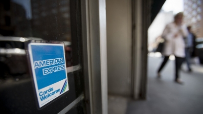 American Express beats 2Q profit expectations, misses revenue forecasts