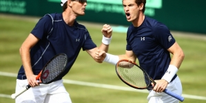 Murray beats Simon to put Britain in Davis Cup semifinals