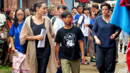 Angelina Jolie meets refugees