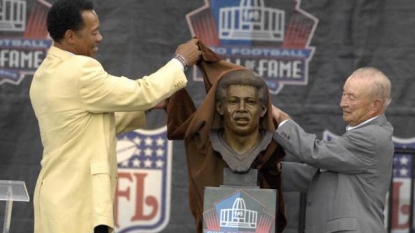 Lions Hall of Famer Charlie Sanders dies at 68