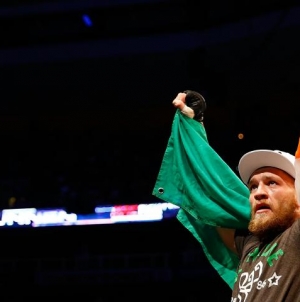 Conor McGregor stops Chad Mendes in 2nd round, wins interim featherweight