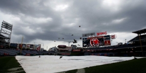 Cueto, Votto outdo Scherzer as Reds beat Nationals 5