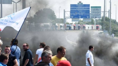 Eurotunnel disruption following Calais fires