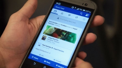 Facebook hands some news feed controls back to users