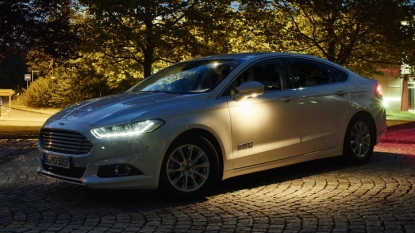 Ford researchers develop camera-equipped headlight system