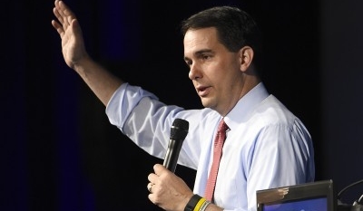 Gov. Scott Walker Has Cheeseburger In Chicago, Does Not Return Trump’s Fire