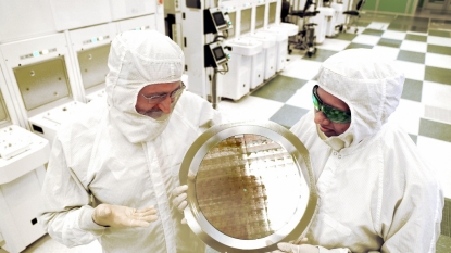 IBM reveals 7nm microchip breakthrough, continues Moore’s law