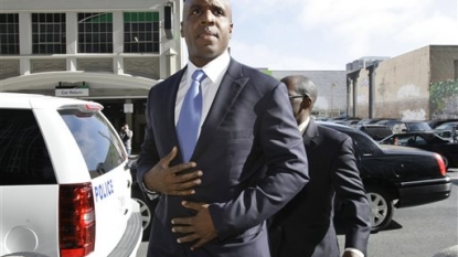 Justice Department formally drops criminal prosecution of Barry Bonds