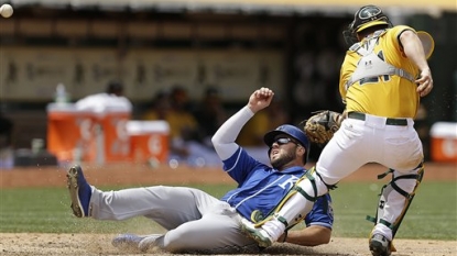 Kansas City shortstop Escobar scratched against Houston Astros with finger injury