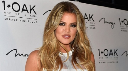 ‘Kocktails with Khloe’ brings celebrities to dinner for talk and games with