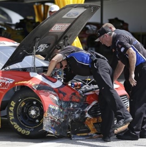 Kyle Busch involved in multi-car crash in Daytona return